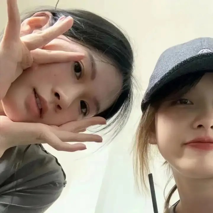 不装了，我爹是朝当朝皇帝